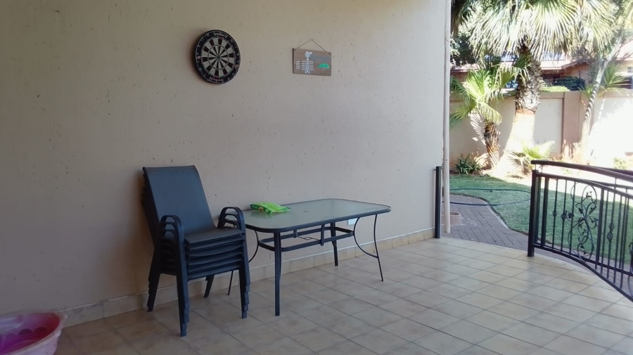 To Let 4 Bedroom Property for Rent in Safari Gardens North West